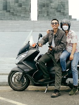 Chàng trai đưa mẹ đi phượt bằng xe máy, mẹ thích thú muốn đi xuyên Việt
