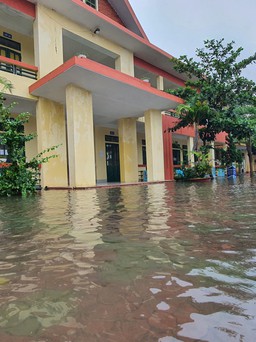 Gần 40.000 học sinh Hà Tĩnh phải nghỉ học do mưa lũ