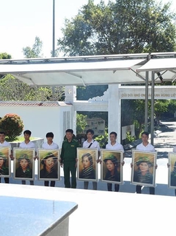 Nhóm bạn trẻ phục dựng chân dung 10 nữ TNXP hy sinh ở Ngã ba Đồng Lộc