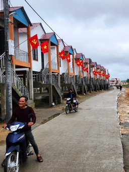 Người dân vạn chài Tiền Phong lần đầu ăn tết trên bờ trong dãy nhà khang trang