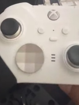 Lộ diện video đầu tiên về bộ điều khiển Xbox Elite Series 2 màu trắng