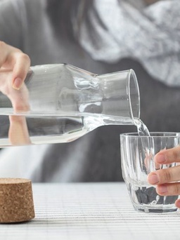 Ngày mới với tin tức sức khỏe: Cách uống nước có thể giúp trẻ lâu, sống thọ