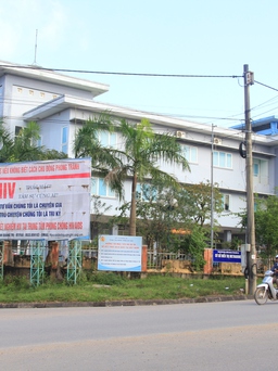 Trung tâm phòng, chống HIV/AIDS Quảng Trị mua thiết bị y tế 'ảo'
