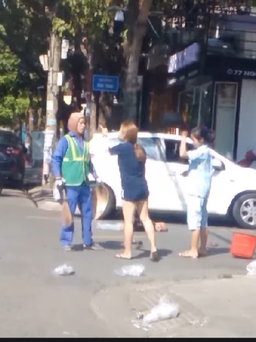 Nữ chủ shop 'bắt nạt' cô lao công vì bị nhắc vứt rác: Công an mời lên làm việc