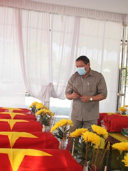 Đón 16 hài cốt và một mộ tập thể liệt sĩ hy sinh tại Lào về đất mẹ