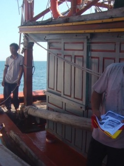 Ra biển vận động ngư dân tham gia ngày hội bầu cử
