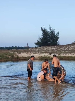 Quảng Trị: Một học sinh đuối nước trong hồ khai thác titan chưa hoàn thổ