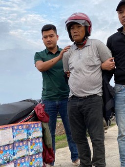 Bắt xe máy chở pháo lậu ở Quảng Bình, phát hiện thêm 'kho' pháo ở Quảng Trị