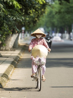 Nét văn hóa bình dị từ nghề chằm nón lá Ninh Sơn