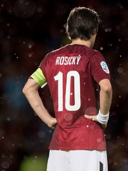 Tiền vệ tài hoa Rosicky chính thức giải nghệ