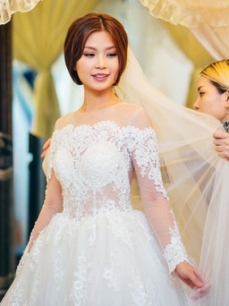 Á hậu Diễm Trang một mình đi thử váy cưới