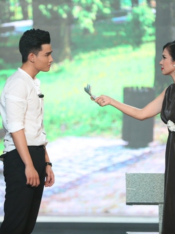 Việt Trinh ném tiền vào mặt thí sinh trên sân khấu