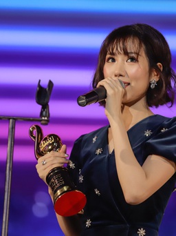 Min thắng lớn, Chi Pu rút khỏi Zing Music Award 2017 sát giờ trao giải