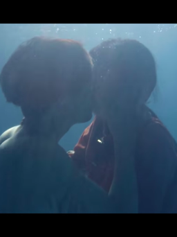Hòa Minzy hôn đắm đuối 'trai trẻ' dưới nước trong MV mới