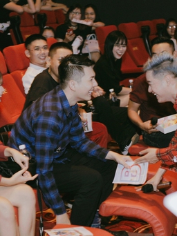 Vợ chồng Khởi My, Kelvin Khánh quậy tưng bừng trong buổi họp fan của Thanh Duy