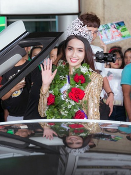 Dàn xe sang đón Phan Thị Mơ trở về sau khi đăng quang