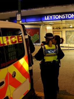 Khủng bố bằng dao ở ga tàu tại London: 'điều này là vì Syria'
