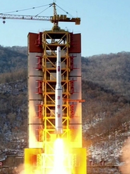 Ông Kim Jong-un kêu gọi phóng thêm vệ tinh