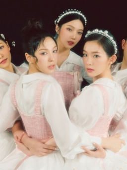 Red Velvet tặng CD album mới cho fan Việt