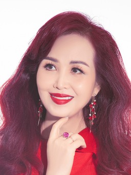 Hoa hậu Việt Nam 1990 tiết lộ bí quyết giữ sắc vóc tuổi U.60