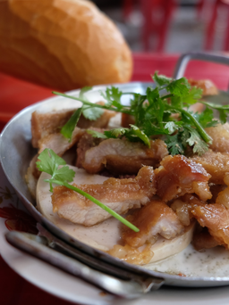 Bánh mì chảo sườn rim người Hoa gây thương nhớ suốt 35 năm ở Sài Gòn