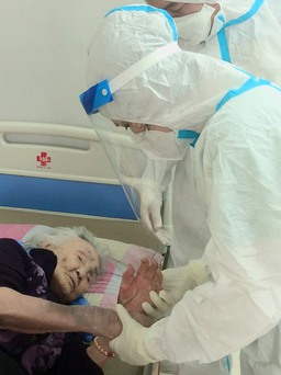 Bệnh nhân 112 tuổi ở Thái Nguyên chiến thắng Covid-19 sau 10 ngày điều trị đặc biệt