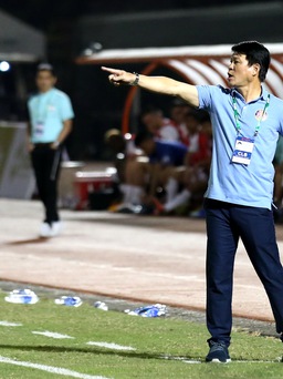 HLV Vũ Tiến Thành vẫn rất “quái” ở V-League