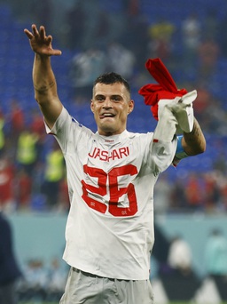 Thụy Sĩ lo lắng khi Xhaka có thể bị FIFA phạt nặng