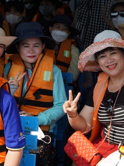 Nha Trang, Bãi Dài đón trên 55.400 khách du lịch dịp Giỗ tổ Hùng Vương