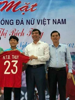 Nữ tuyển thủ Nguyễn Thị Bích Thùy được vinh danh tại quê nhà