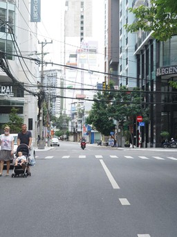 Im lìm phố Tây tại Nha Trang: Vài chục mét lại thấy 'mặt bằng cho thuê'