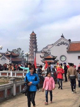 Quảng Bình - điểm đến an toàn: Ngày xuân vãn cảnh chùa cổ Hoằng Phúc