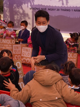 UNIQLO trao tặng 9.000 sản phẩm tới trẻ em Tây Bắc