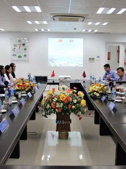 Đoàn đại biểu cấp cao Đảng Nhân dân cách mạng Lào thăm và làm việc tại Vinamilk
