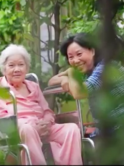 Chăm sóc người cao tuổi: Xử trí chuyện ‘khó nói’ kiểu Nhật