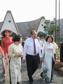 Phó Thủ tướng thường trực Trương Hòa Bình đến Bảo tàng Thế giới cà phê