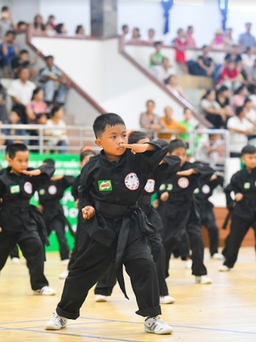 Hội thi thể dục đồng diễn cổ vũ lối sống năng động cho trẻ em Phú Yên