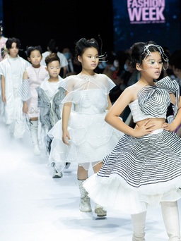 Model nhí Lâm Nguyễn Minh Vy được khen thần thái trên sàn diễn