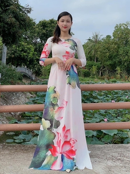 Áo dài Vân Oanh: Tà áo dài truyền thống mang hơi thở của thời đại mới