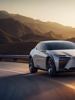 Lexus mở lối kỷ nguyên điện hoá, làn gió mới tại VMS 2022