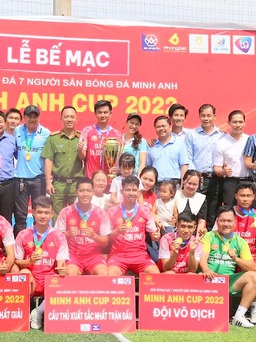 Sôi nổi trận chung kết giải bóng đá 7 người tranh Cúp Minh Anh