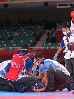 VĐV đoạt HCV bị đánh knock-out ngất trên sân: Karatedo vừa ra mắt khó trụ lại Olympic?