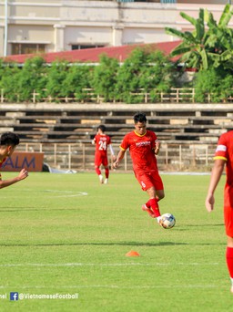 U.23 Việt Nam tranh thủ từng phút tập luyện khép kín tại Campuchia