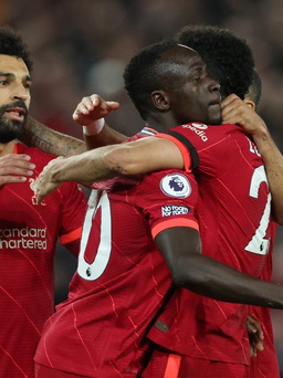 Salah vùi dập M.U không Ronaldo, Liverpool leo lên xếp đầu Ngoại hạng Anh