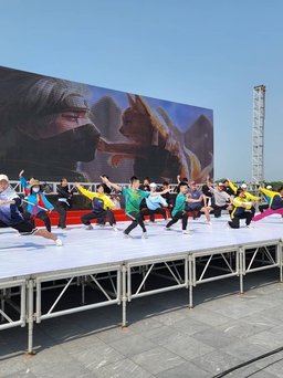 U.23 Việt Nam: Phú Thọ dựng màn hình siêu to khổng lồ phục vụ hàng vạn người