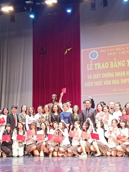 Vụ 325 phụ huynh trường Múa kêu cứu: 105 học sinh được nhận bằng tốt nghiệp
