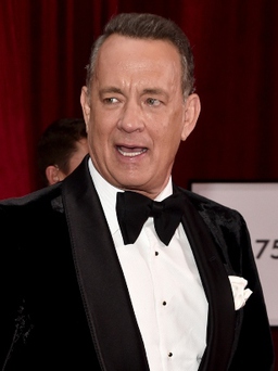 Phim khoa học viễn tưởng có Tom Hanks dời chiếu sang năm 2021