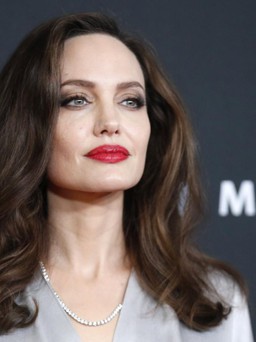 Angelina Jolie làm phim về phóng viên ghi hình chiến tranh Việt Nam