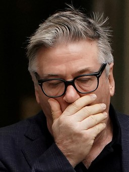 Gia đình Halyna Hutchins không oán trách Alec Baldwin