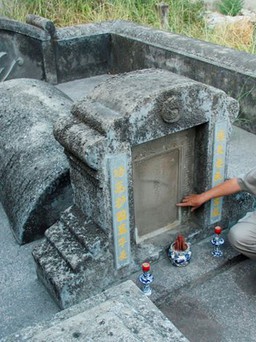 Đình làng kỳ sự: Kỳ bí ngôi mộ hình yên ngựa ở đình cổ nhất Đà thành